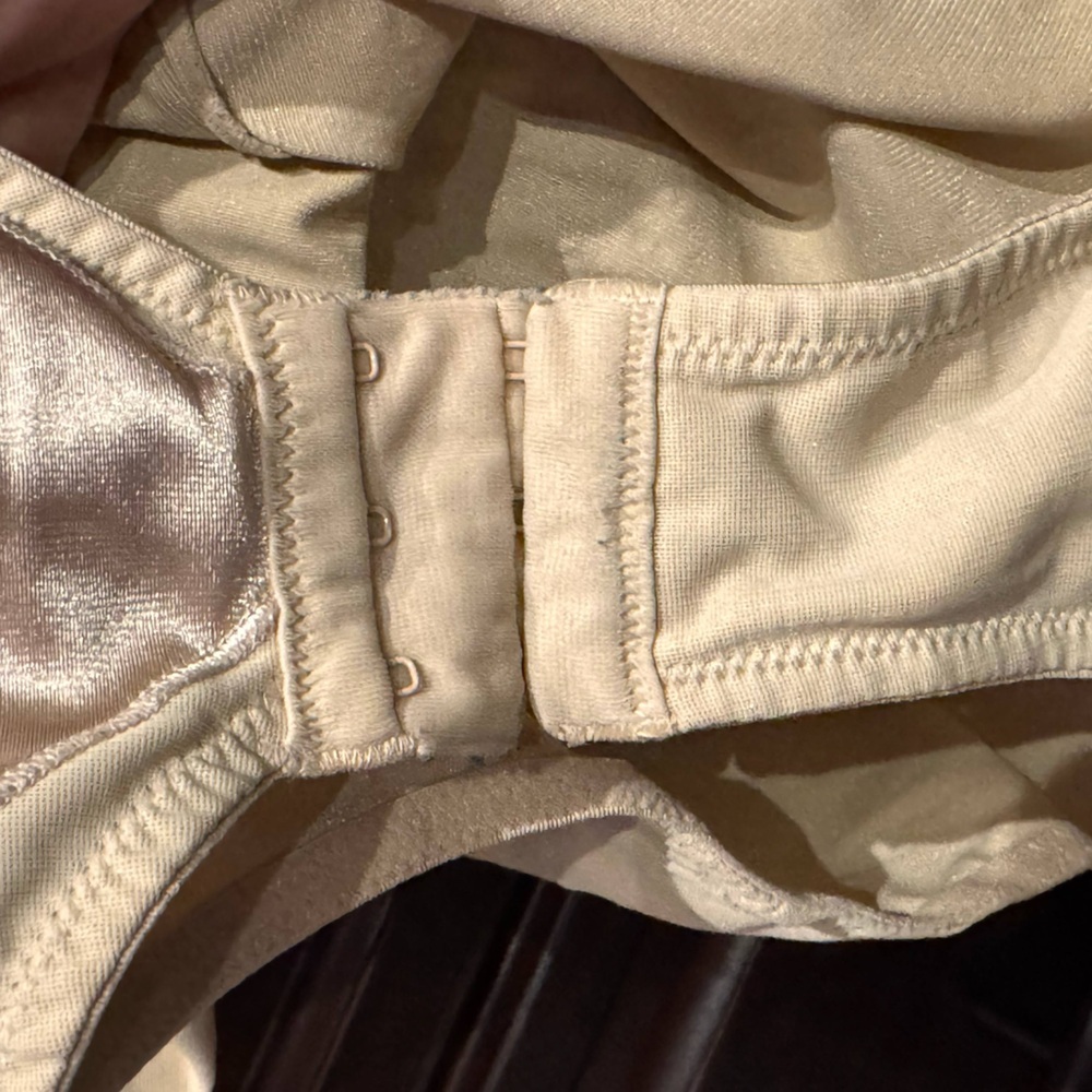 Flexees Elegant Tan Women's Bodysuit 38D Like new no callouts wear or stains - Picture 4 of 6